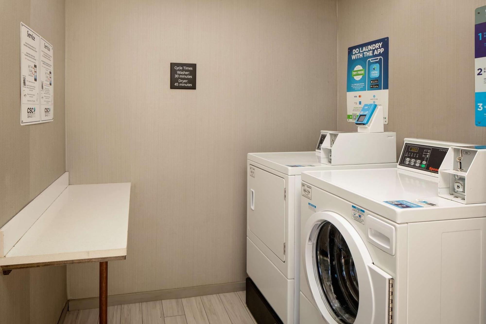 Hampton Inn & Suites Nashville-Airport Exteriör bild