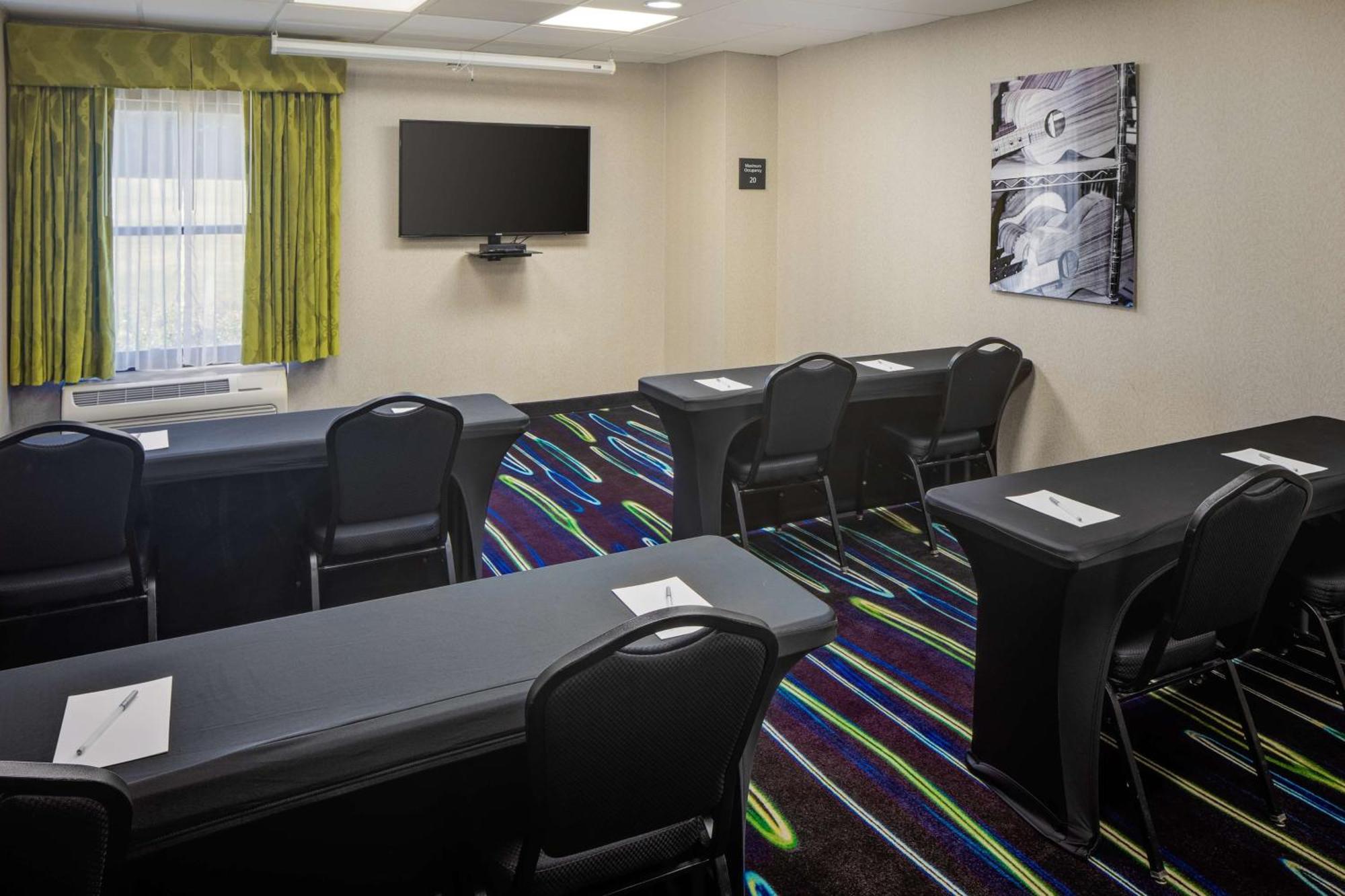Hampton Inn & Suites Nashville-Airport Exteriör bild